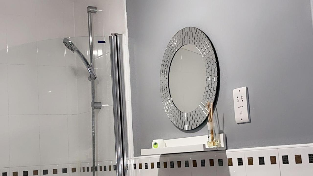 Luxury 1 Bed Apartment With Parking Manchester Extérieur photo